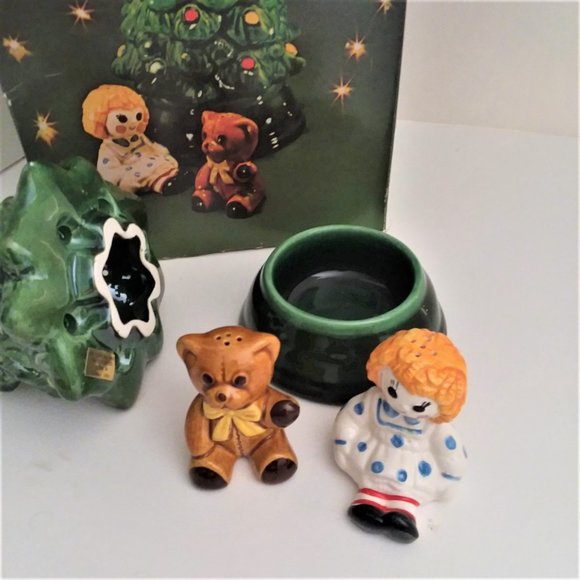 Christmas Hostess Set Merry Tree Ceramic Centerpiece Salt & Pepper Avon Box - Picture 6 of 10